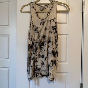 Sleeveless shirt w scrunch never worn